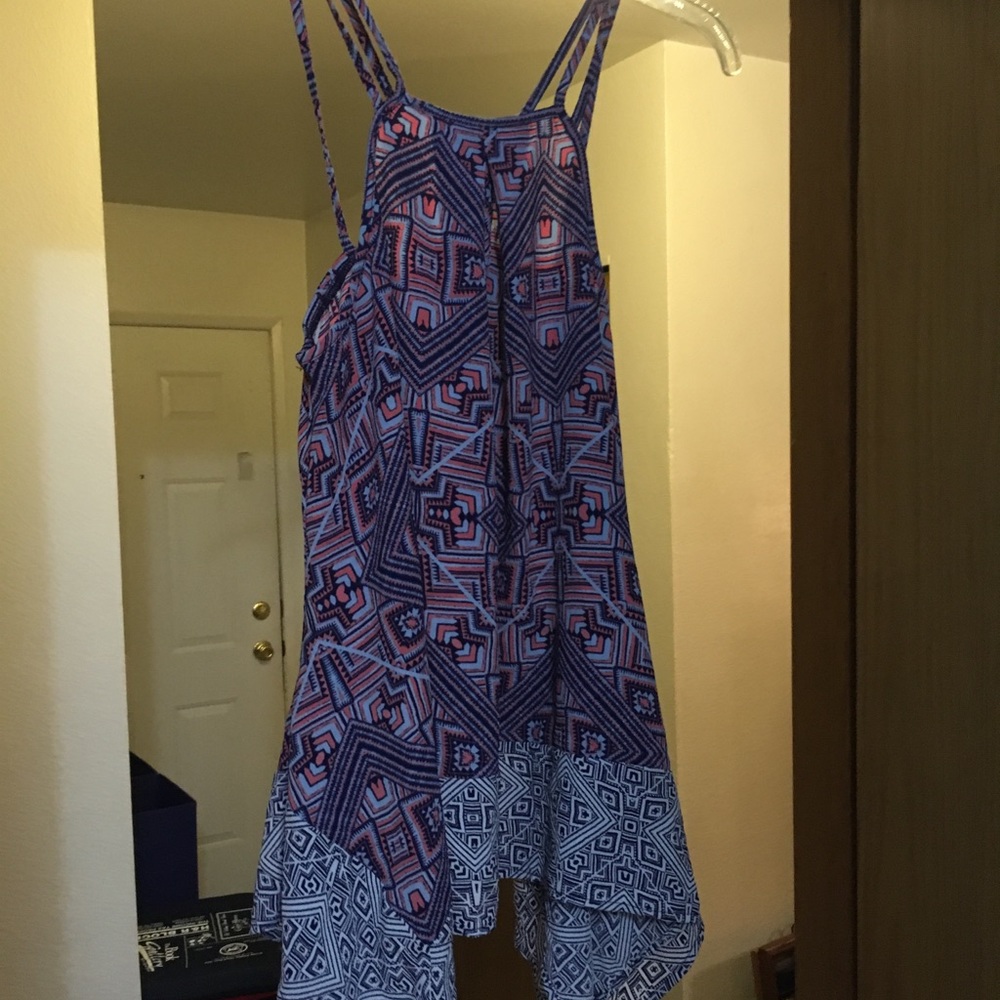 Multi colored triangle top